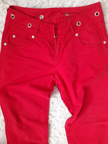 Červené kalhoty s, 170