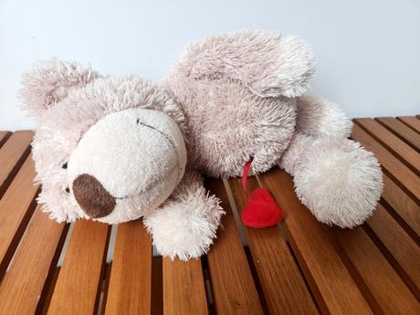 Plyšový medvěd se srdíčkem,