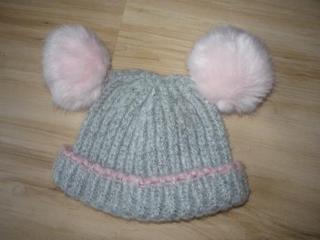 Nová teplá čepice s bambulemi, f&f,62