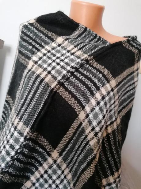 Kostkované pončo, 