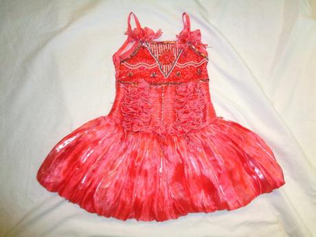 Hodně zdobené slavnostní měňavé šaty, 98