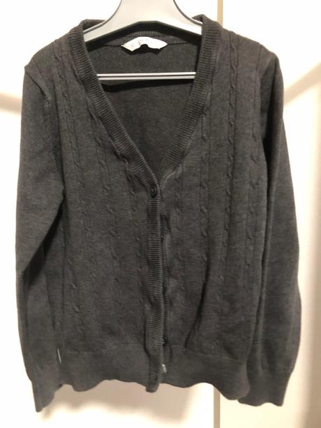 Šedý dívčí svetr, 122