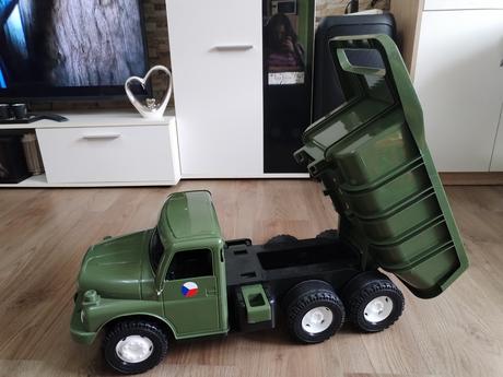 Armádní tatra 73 cm,