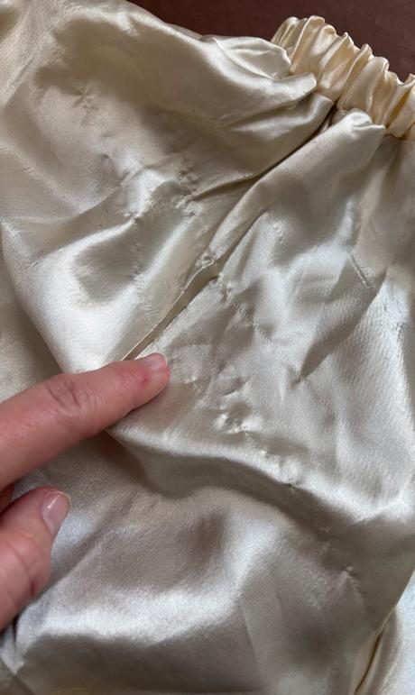 An3/ sukně zlaté šampaňské barvy- v.cca 5/8 let, 122