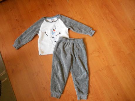 Teplá souprava s olafem vel. 98/104, c&a,98