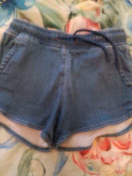 Džínové kraťasy, 134