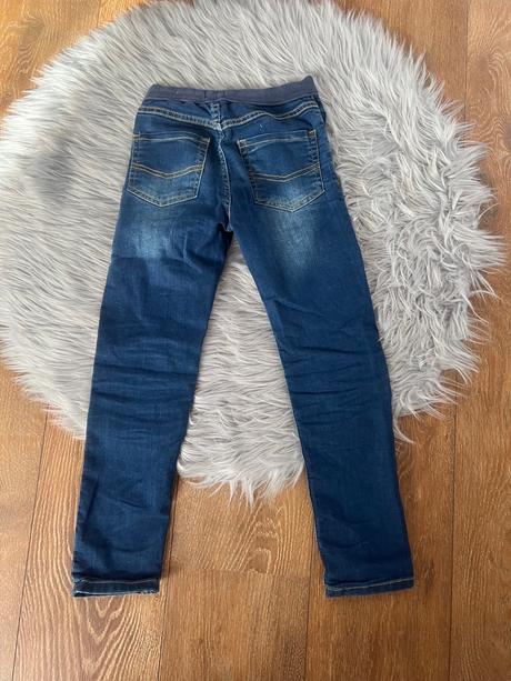 Džíny, 128