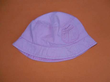 Růžový klobouk, 86