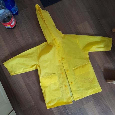 Malá žlutá pláštěnka používaná 98, 98