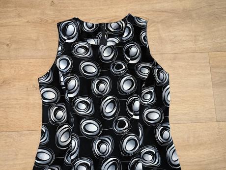 T345    krásné šaty vel. 42/44, 44