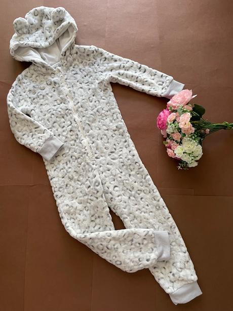 Overál chlupaťoučký - v.3/4 roky, f&f,104