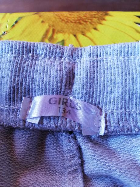 Tepláky dívčí s nápisem, vel. 134., 134