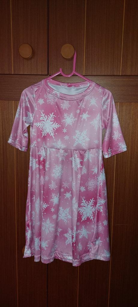 Vánoční šaty, 86