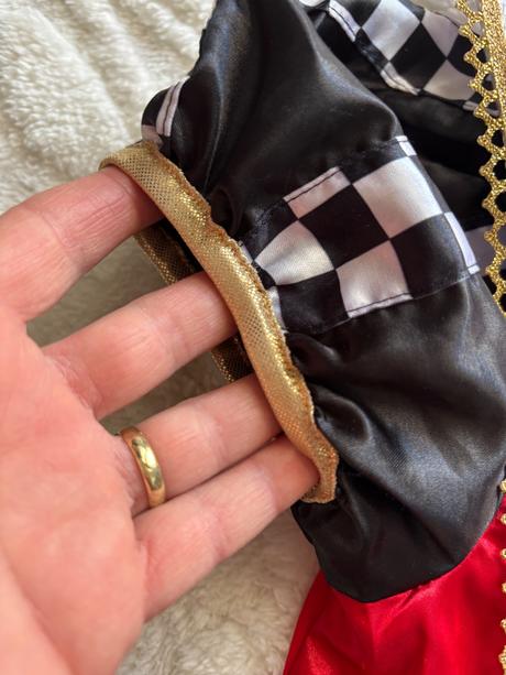 An28/ delux srdcová královna z alenky říše -v.116,