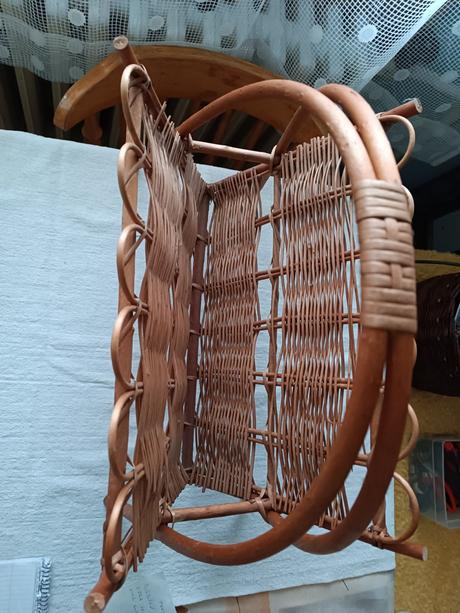 Stojan na časopisy a noviny, 