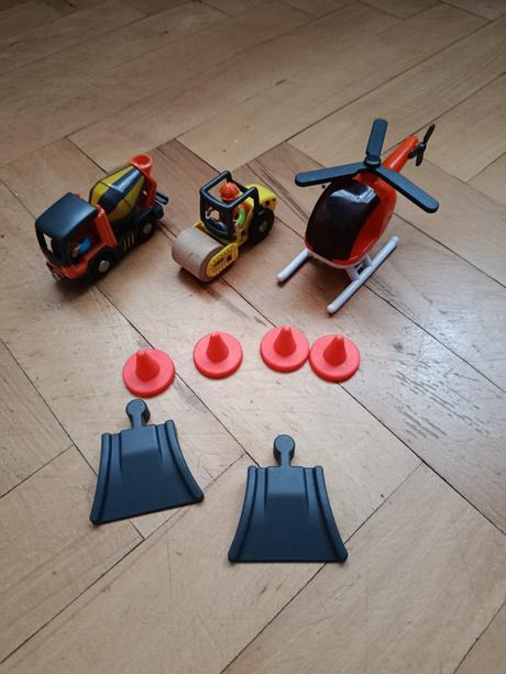 Autíčka s magnety - stavební stroje, vrtulník, 