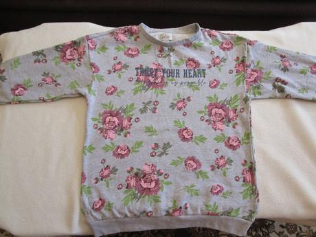 Pěkná teplejší sv. šedá bavl. mikina, jako nová, alive,146