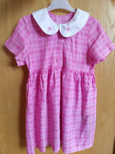 Růžové šaty, 110