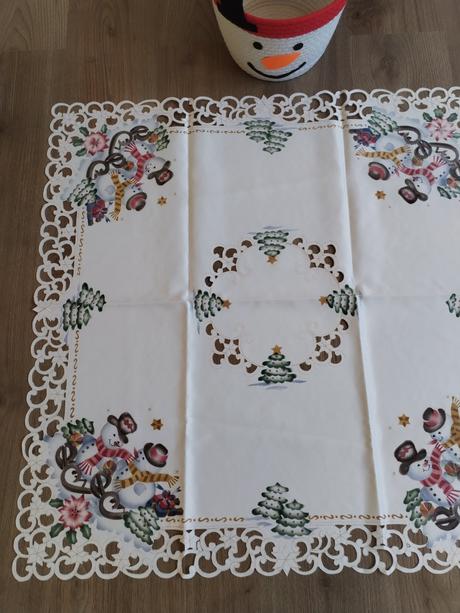 Nový vánoční ubrus s košíkem, 