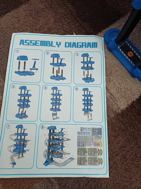 Policejní garáž s výtahem, 