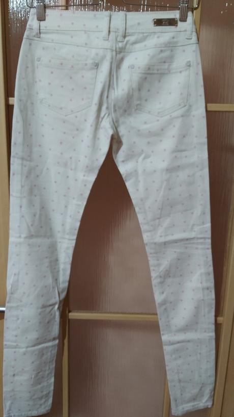 Letní srdíčkové džíny, 38