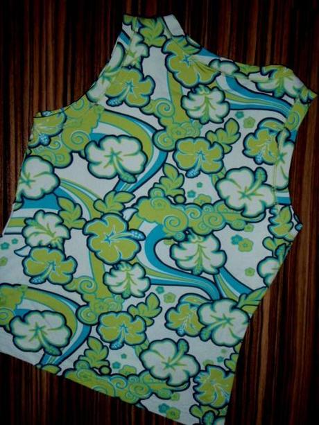 Nádherný tyrkysovolimetkový topík, s