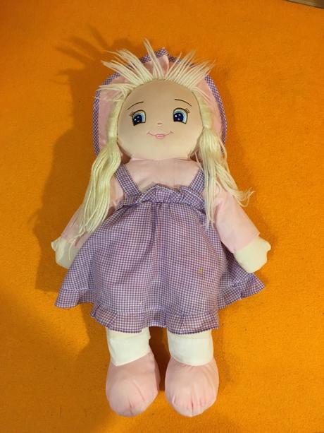 Vlasatá látková panenka, 