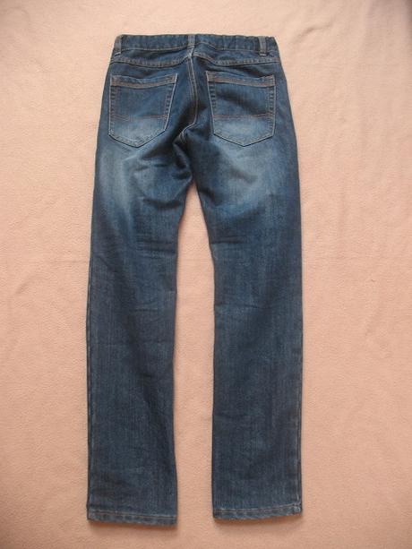 Rifle, džíny, chapter young,152