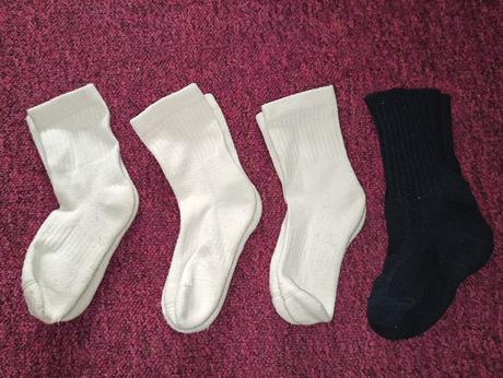 Čtyři páry teplých ponožek (2-3 roky), 98