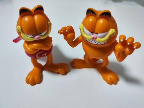 Dvě figurky garfielda, 