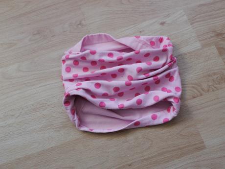 Bavlneny nakrcnik oboustrany -ruzovy a s puntiky,
