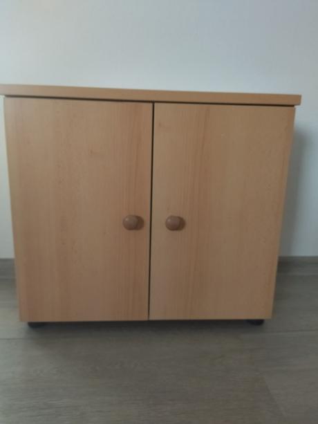 Skříňka na oblečení a doplňky pro panenky, 