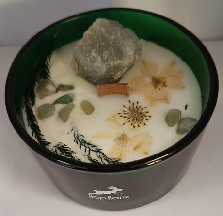 Magická květinová svíčka s krystaly - kouzelník,