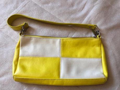 Zlutobila kabelka, mango