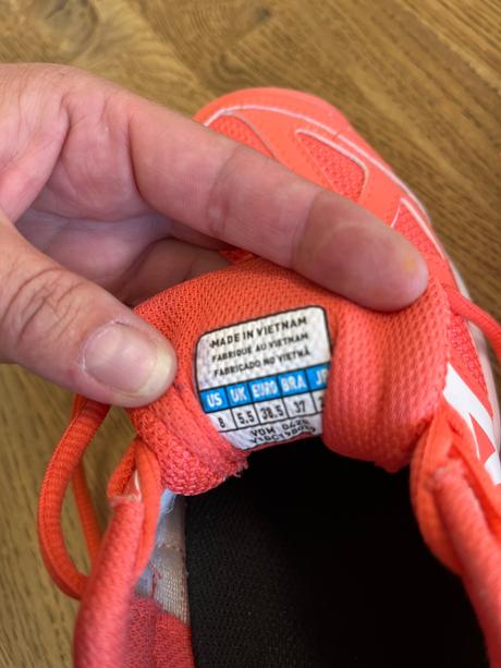 Sálovky, tenisky vel. 38,5, mizuno,39