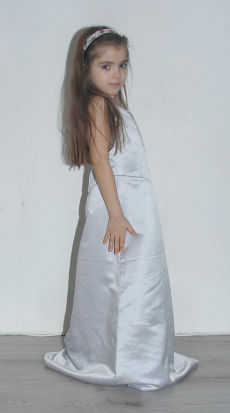 Dlouhé šedé společenské dívčí šaty, 134
