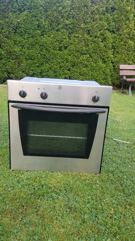 Elektricka trouba, indesit