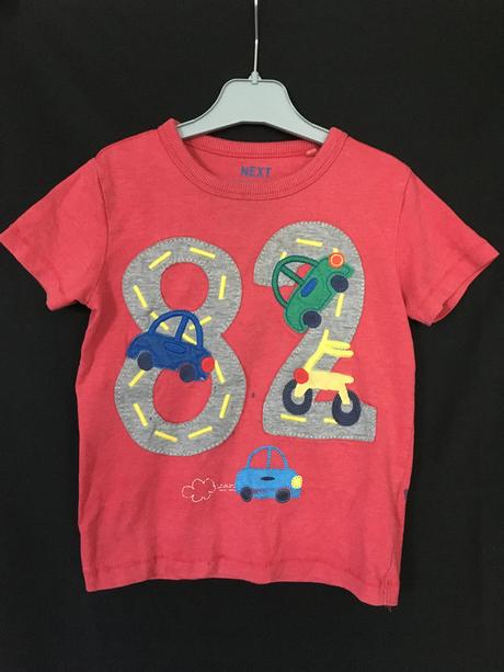 Červené tričko s autem, 98