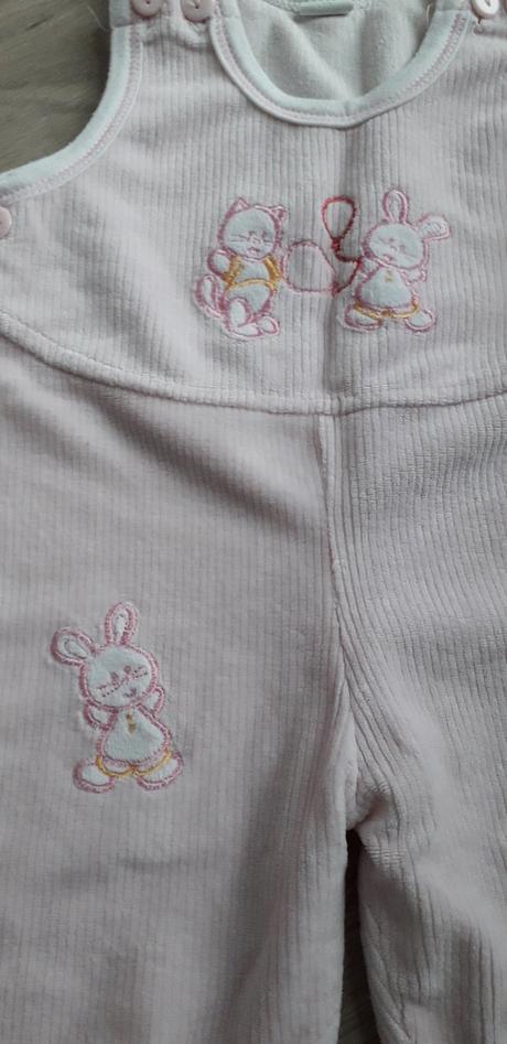 42 - manžestrové tepláčky, 62