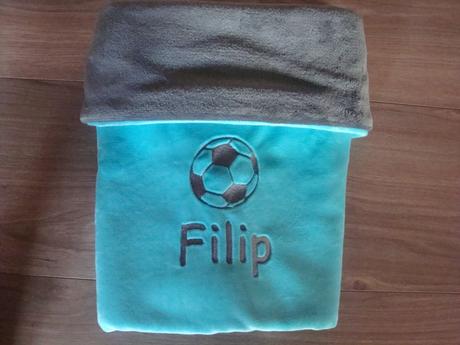 Deka s výšivkou jména na přání - více barev, 