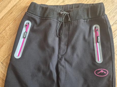 2x zateplené softshellové kalhoty, 122