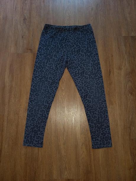 Širší tygrované legíny, 158