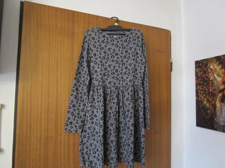 Nové, velmi pěkné, tm. šedé bavl. elast. šaty, f&f, f&f,140