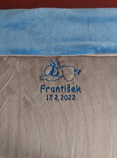 Deka s výšivkou na přání - více barev, 