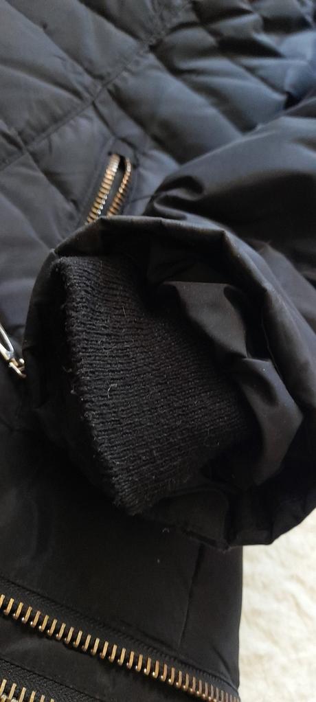 Howeer péřová bunda s páskem kapucí a kožešinou, xl