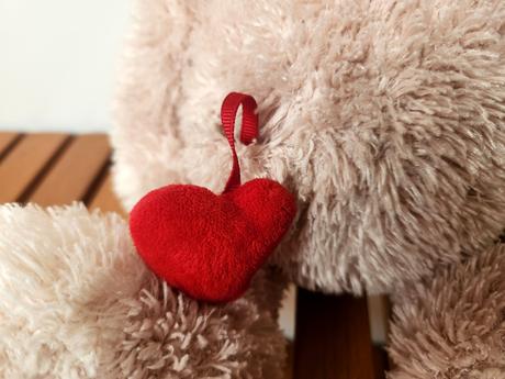 Plyšový medvěd se srdíčkem,