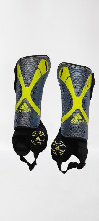Fotbalové chrániče holení a kotníků,