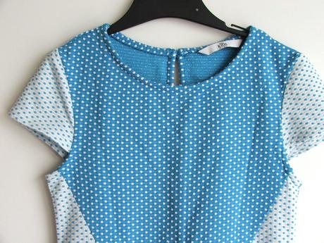 P723 šaty vel. 6-7 let, marks & spencer,122