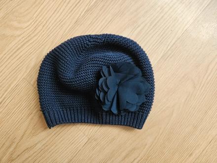 Čepice s kytkou, 98