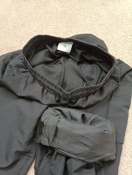 Sportovní kalhoty, 152